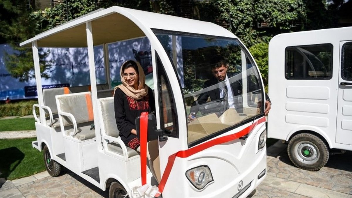 Afganistan yerli otomobil üretti