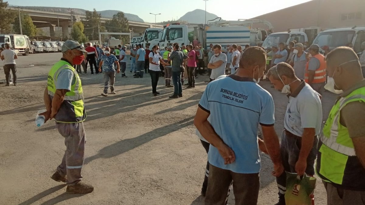 İzmir'de temizlik işçileri, iş durdurma eylemi yaptı