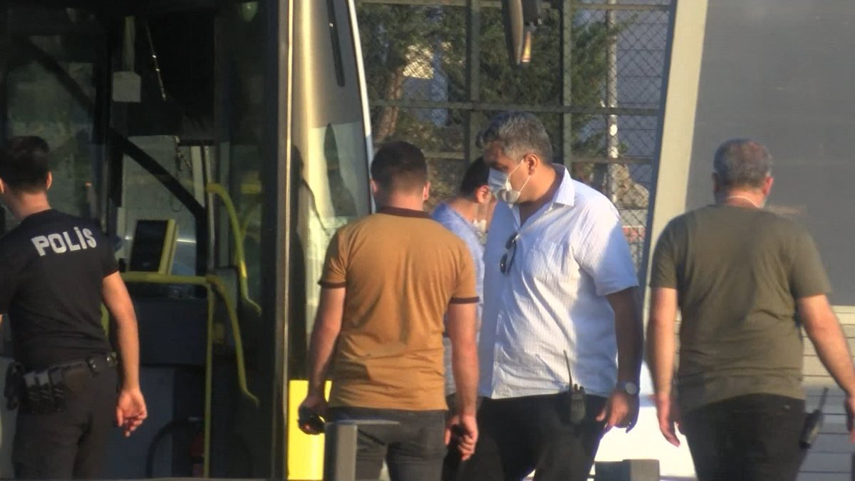 İstanbul'da, seyir halindeki metrobüse kurşun isabet etti