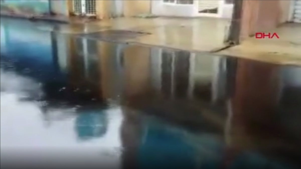 Venezuela’da petrol sahasını sel suları bastı