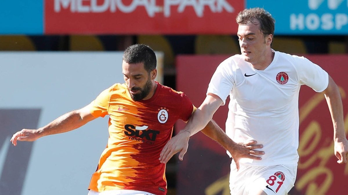 Galatasaray'da 4 futbolcuya lisans çıktı