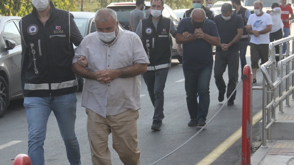 Adana'da zimmetine para geçiren 5 memur tutuklandı