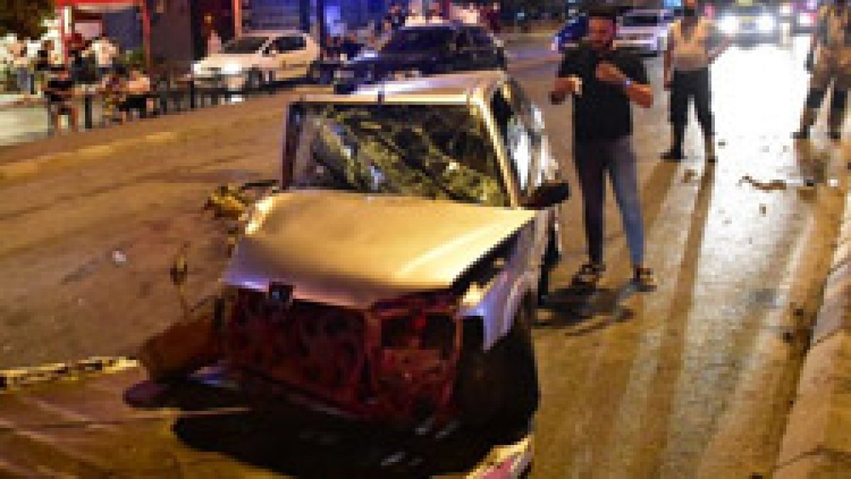 İzmir'de kaza: Hurdaya dönen araçtan sağ salim çıktı