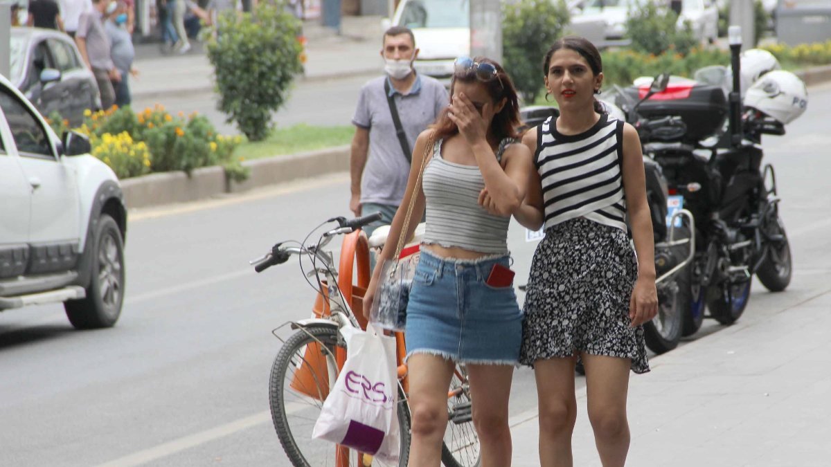 Adana ve Diyarbakır’da vaka artışına rağmen maske takılmıyor