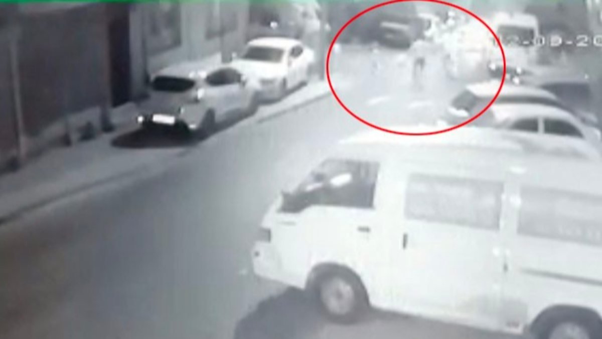 Beyoğlu'nda 7 yaşındaki çocuğa çarpıp kaçan sürücü