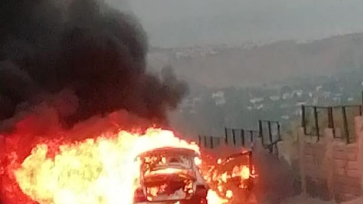 Kayseri'de, seyir halindeki otomobil alev topuna döndü