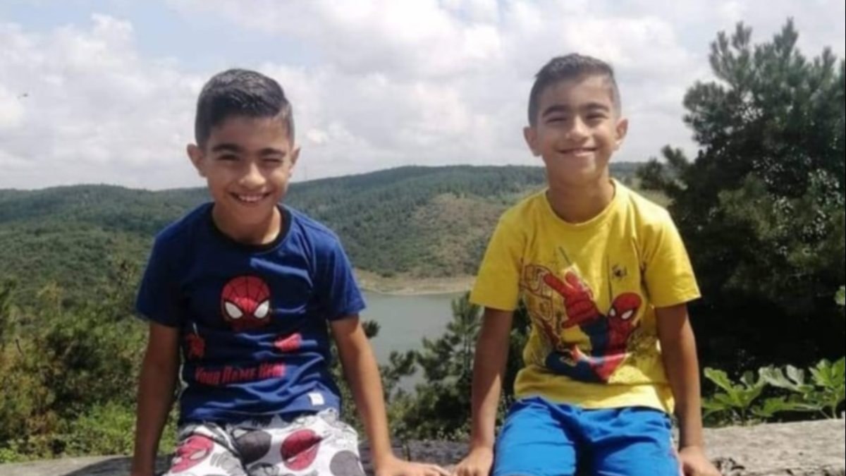İstanbul'da üzerine aydınlatma direği düşen çocuk öldü