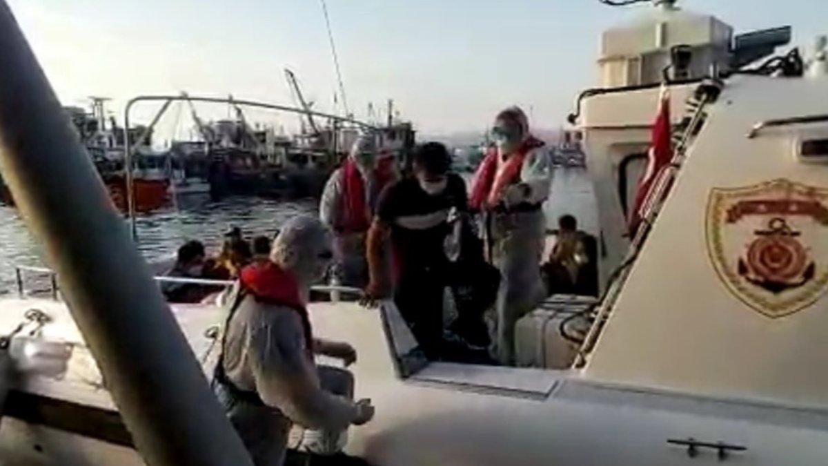 İzmir'de 48 sığınmacı kurtarıldı