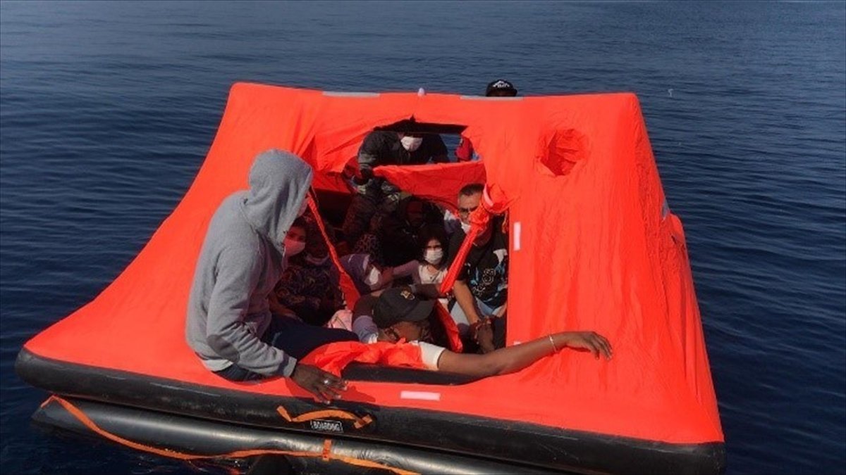 İzmir ve Aydın'da geri itilen 67 sığınmacı kurtarıldı