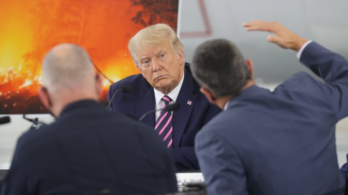 Trump, Kaliforniya yangınlarında küresel ısınmayı reddetti