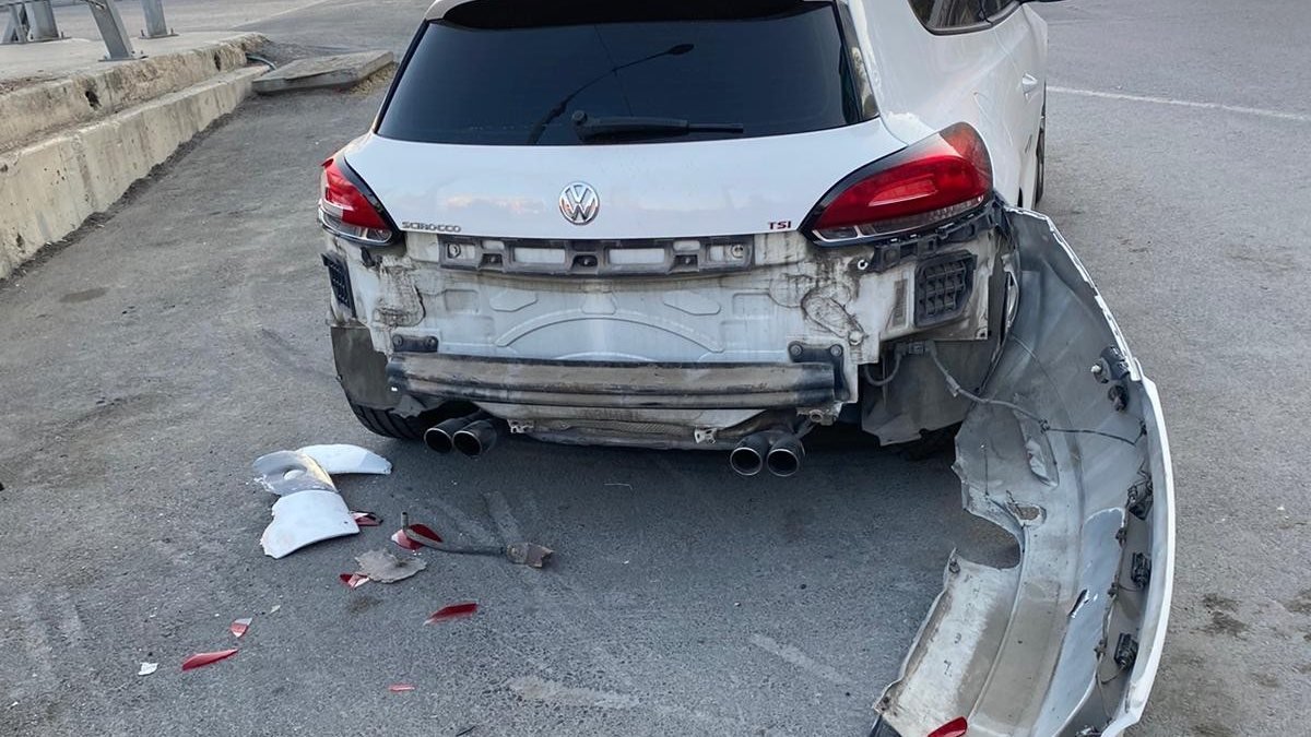 Silivri'de servis minibüsü şoförü direksiyon başında fenalaşınca kaza yaptı