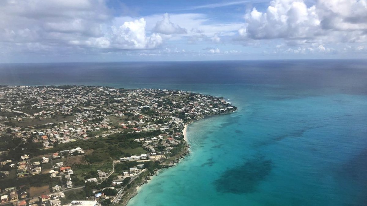Barbados İngiltere'nin sömürgesi olmaktan kurtuluyor