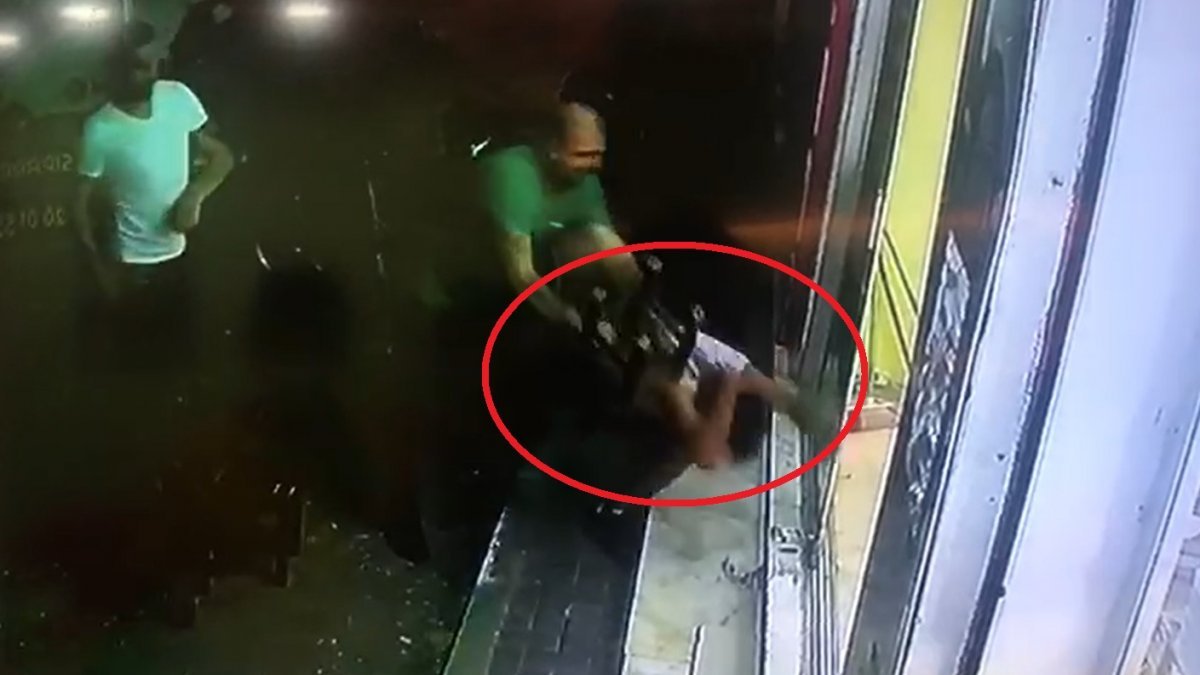 Bursa’da yeğeninin vurduğu Eren’i hastanede ziyaret eden gence satırla saldırdı