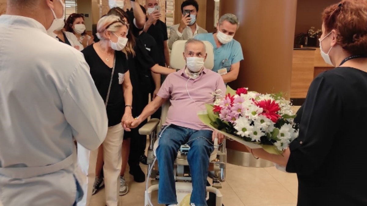 İstanbul'da korona hastası yaşlı adam, 4 ay sonra yoğun bakımdan çıktı