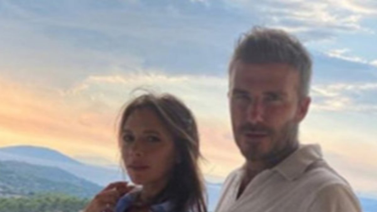 David Beckham eşi Victoria Beckham'ın kalçalarını paylaştı