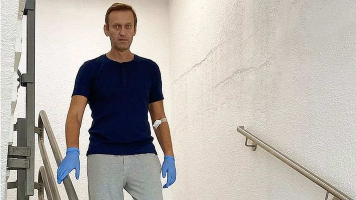 Rus muhalif Aleksey Navalnıy taburcu edildi