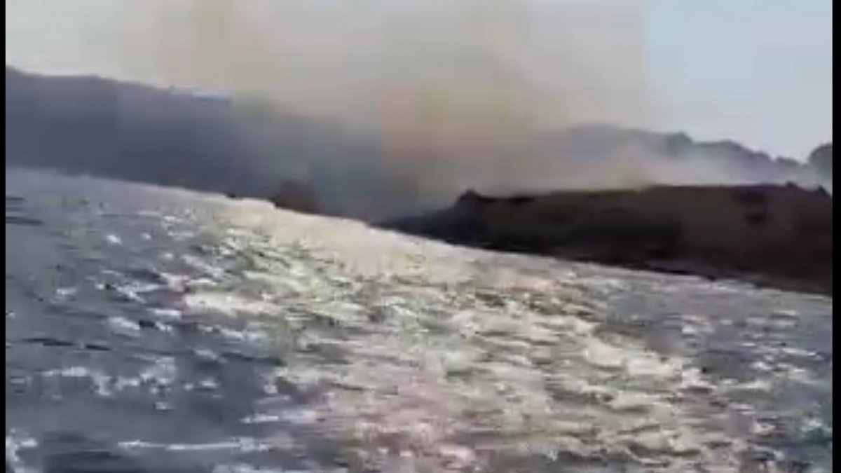 Bodrum’da tekneden atılan işaret fişeği adayı yaktı