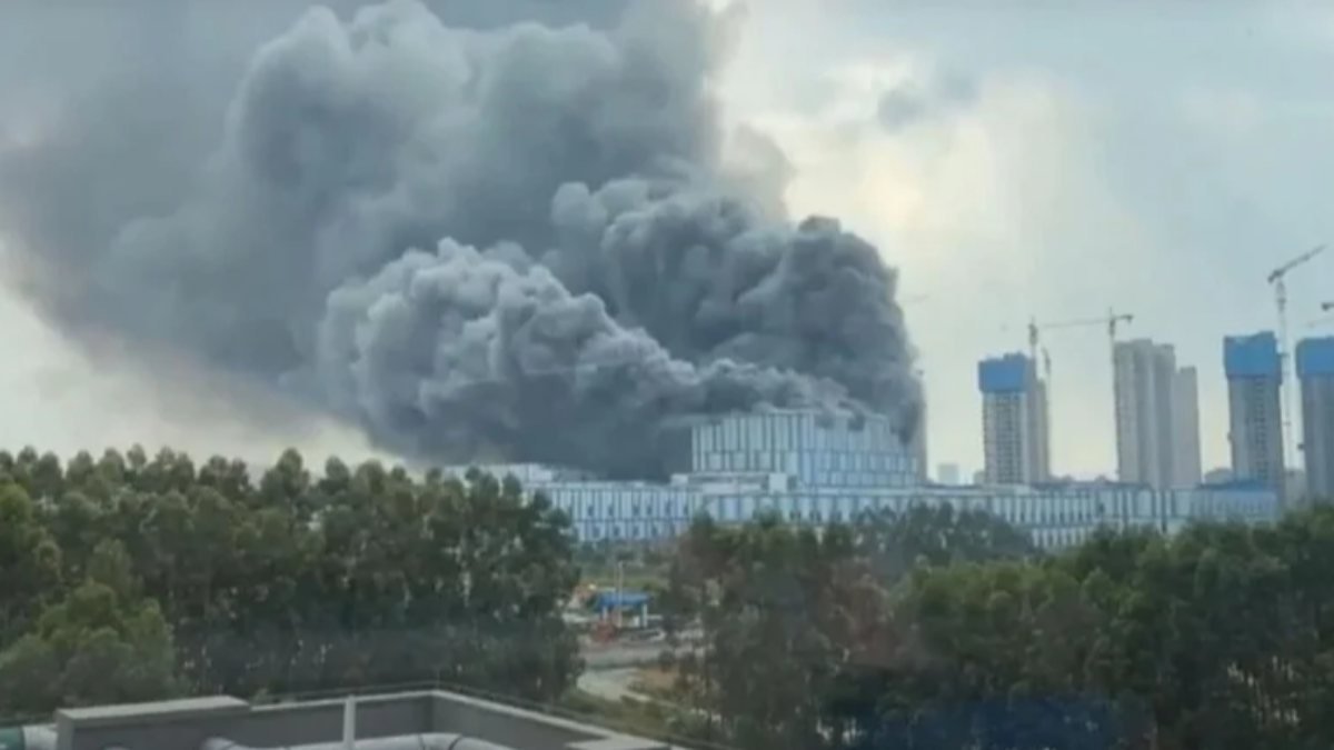 Huawei'nin Çin'deki tesisinde çıkan yangında 3 kişi öldü