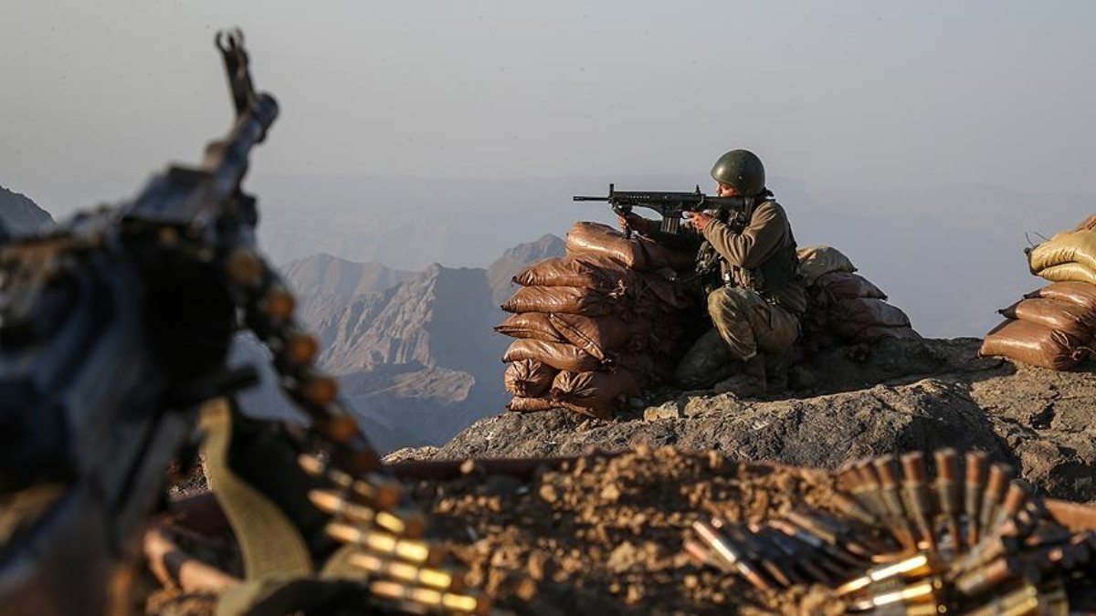 Milli Savunma Bakanlığı: Irak'ın kuzeyindeki Metina'da 3 PKK'lı terörist etkisiz hale getirildi