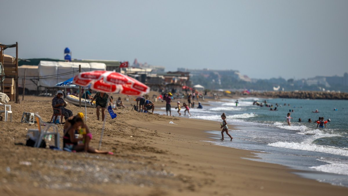 Antalya'da obacılar tatilini sürdürüyor