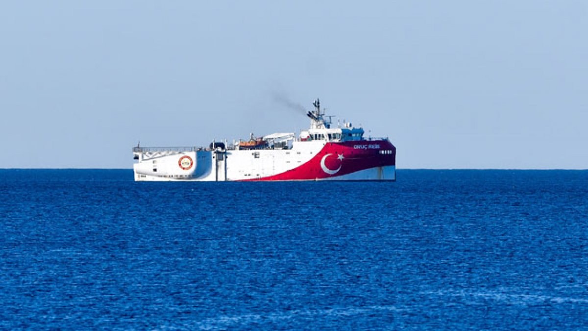 Oruç Reis Antalya Limanı'ndan ayrıldı, görev bekliyor