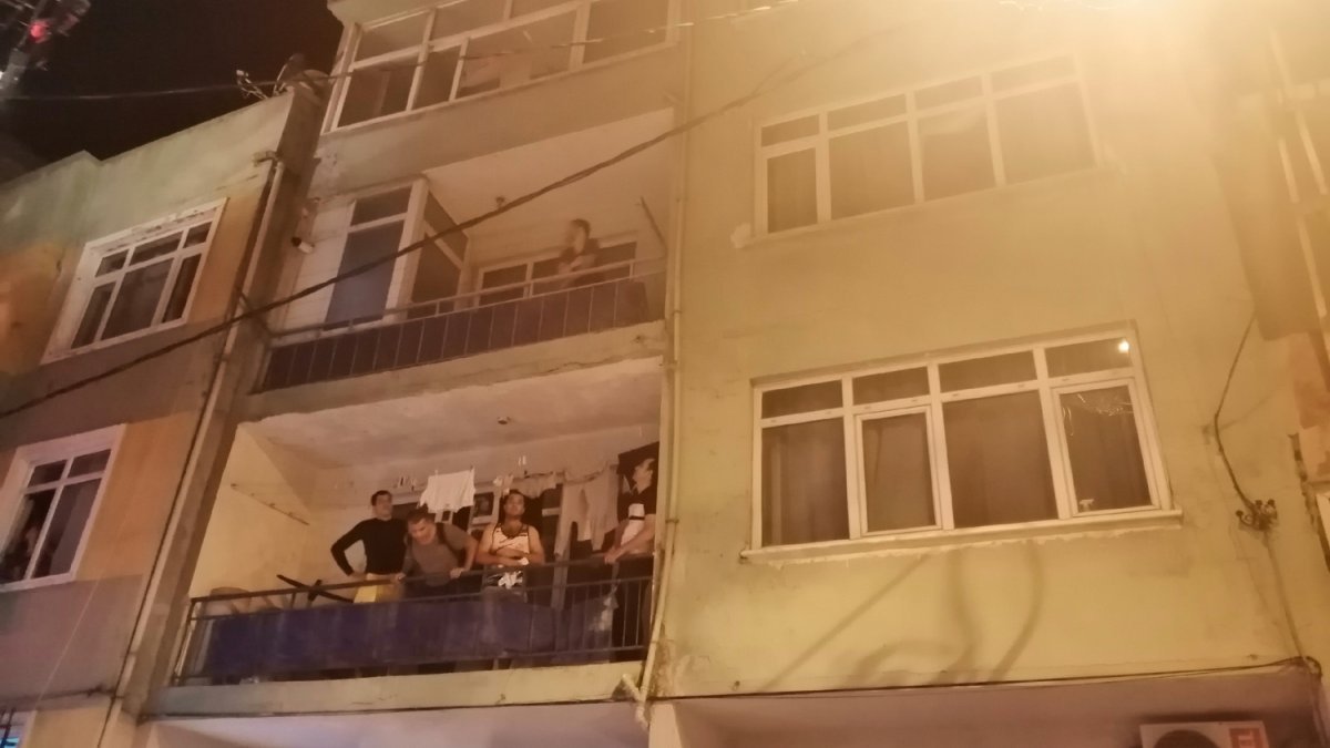 Kadıköy'de yangın: 20 kişi kurtarıldı