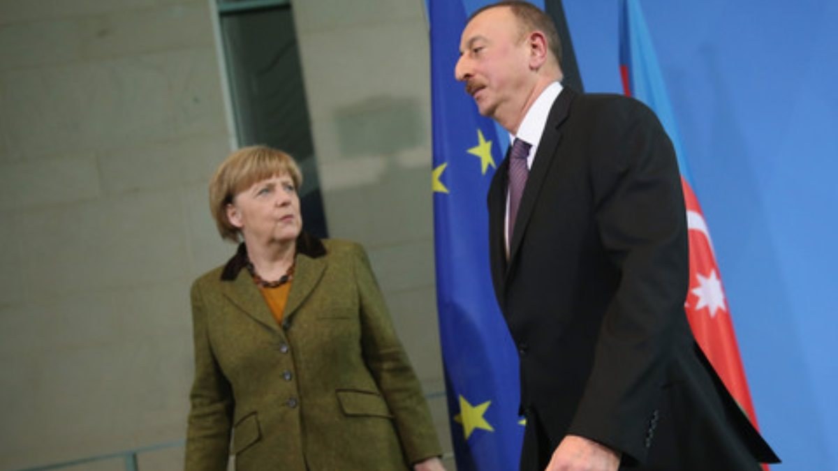 Merkel, Aliyev ve Paşinyan ile Dağlık Karabağ'ı görüştü