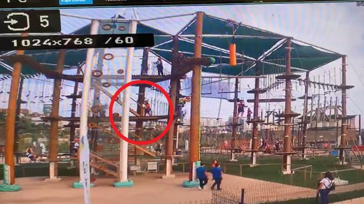Başakşehir'de parktaki çocuk 5 metreden düştü