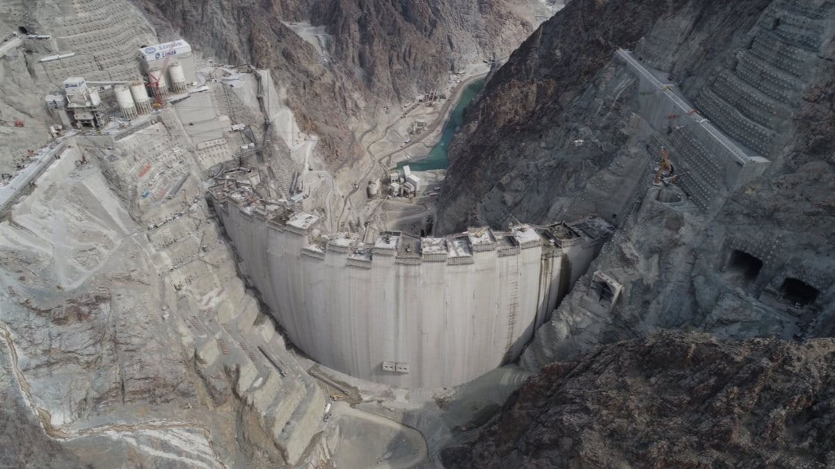 Yusufeli Barajı’nın gövdesinin tamamlanmasına 40 metre kaldı