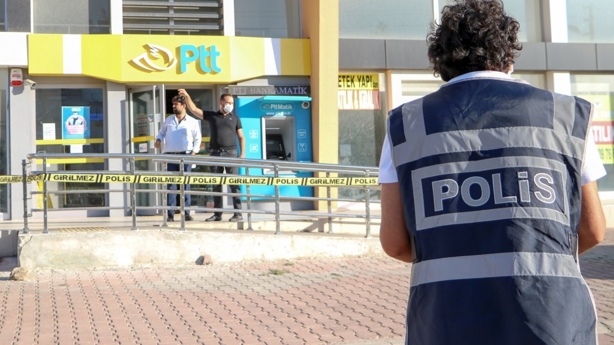 Antalya'daki PTT şubesinde soygun