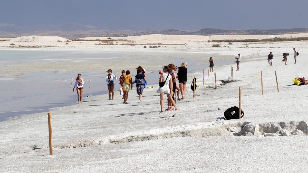 Salda Gölü’ndeki beyaz kumlar fosil olabilir
