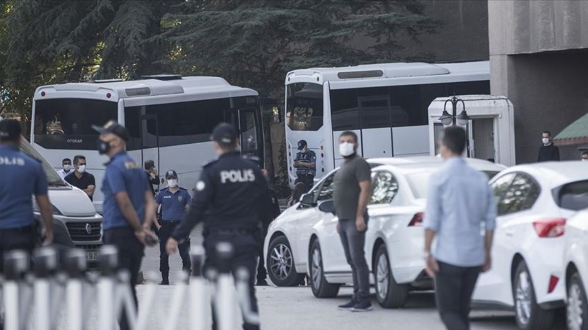 Kobani eylemleri soruşturması kapsamında 20 şüpheli tutuklama talebiyle hakimliğe sevk edildi