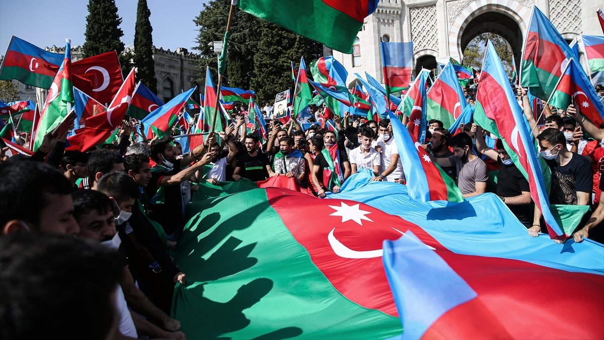 Türkiye'deki Azerbaycanlılar'dan ülkelerine destek gösterisi