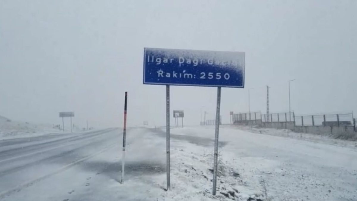 Yılın ilk karı Ardahan'ın Posof ilçesine yağdı