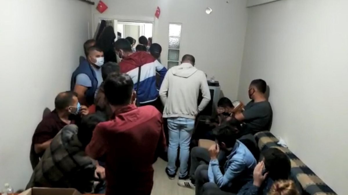 Eskişehir’de 56 kişi kumar oynarken yakalandı: 176 bin 400 lira para cezası kesildi