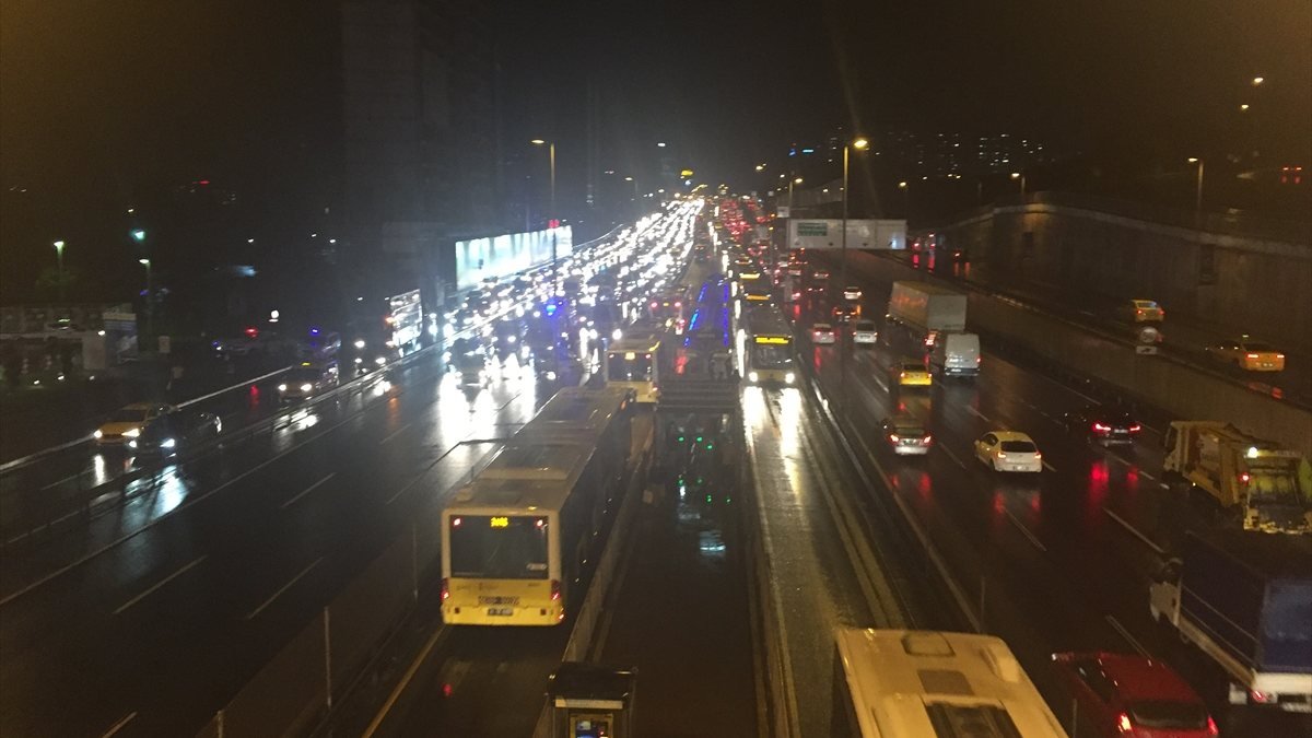 İstanbul'da metrobüs kazası: 7 yaralı