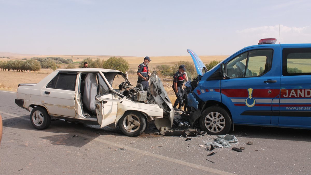 Aksaray'da jandarma aracı otomobille çarpıştı: 3'ü jandarma, 5 yaralı