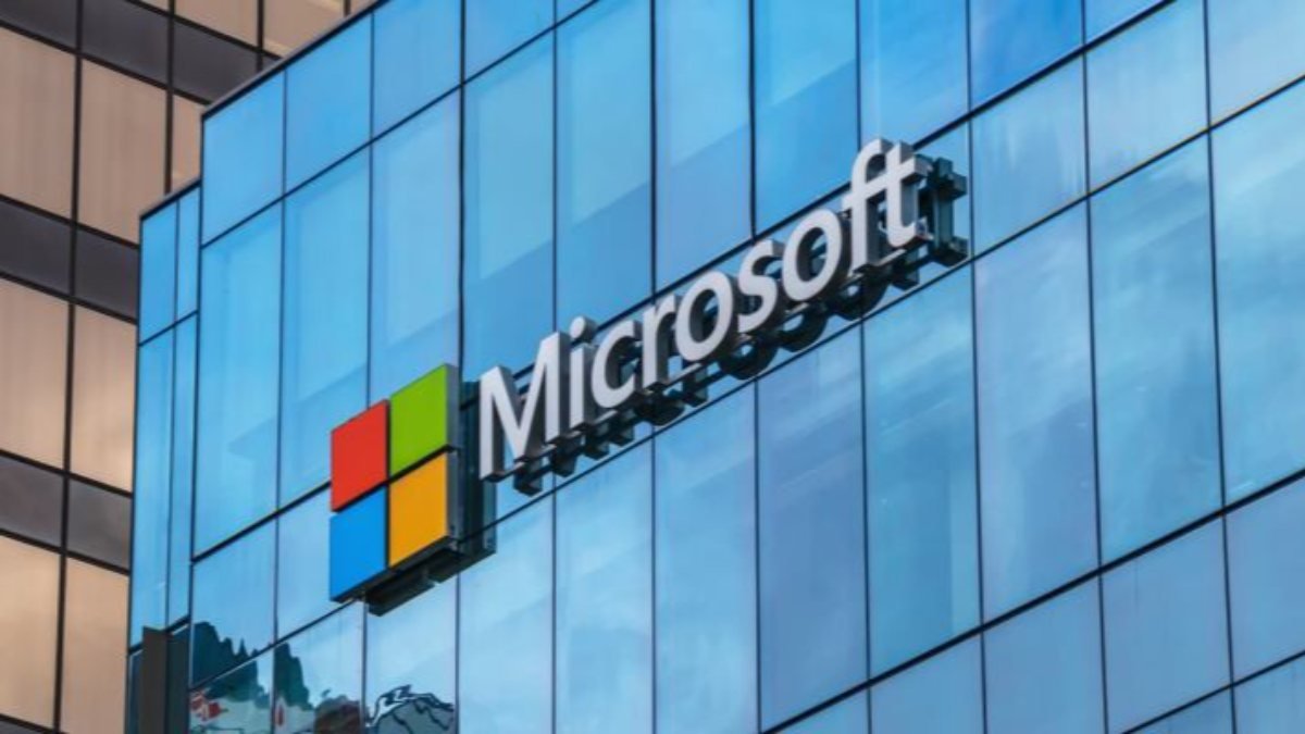 Microsoft, Yunanistan'a 1 milyar dolar yatırımla veri merkezi açıyor