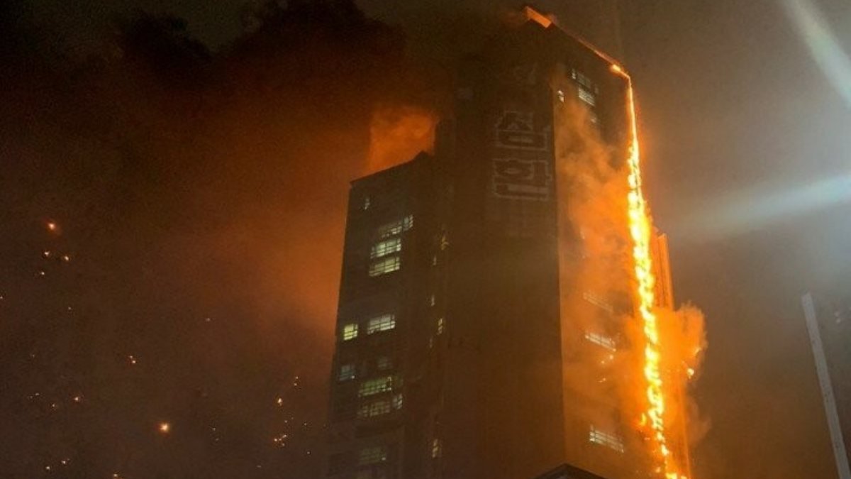 Güney Kore'de gökdelende yangın çıktı
