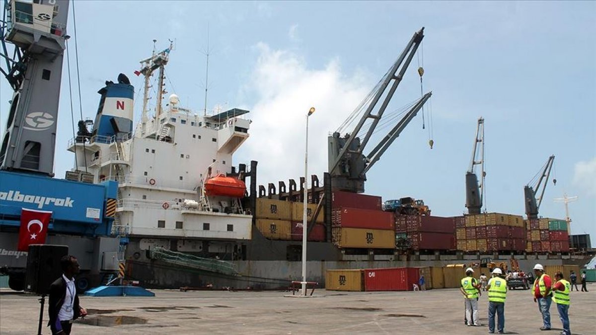 Mogadişu Limanı'nı 14 yıl daha Türk firması işletecek