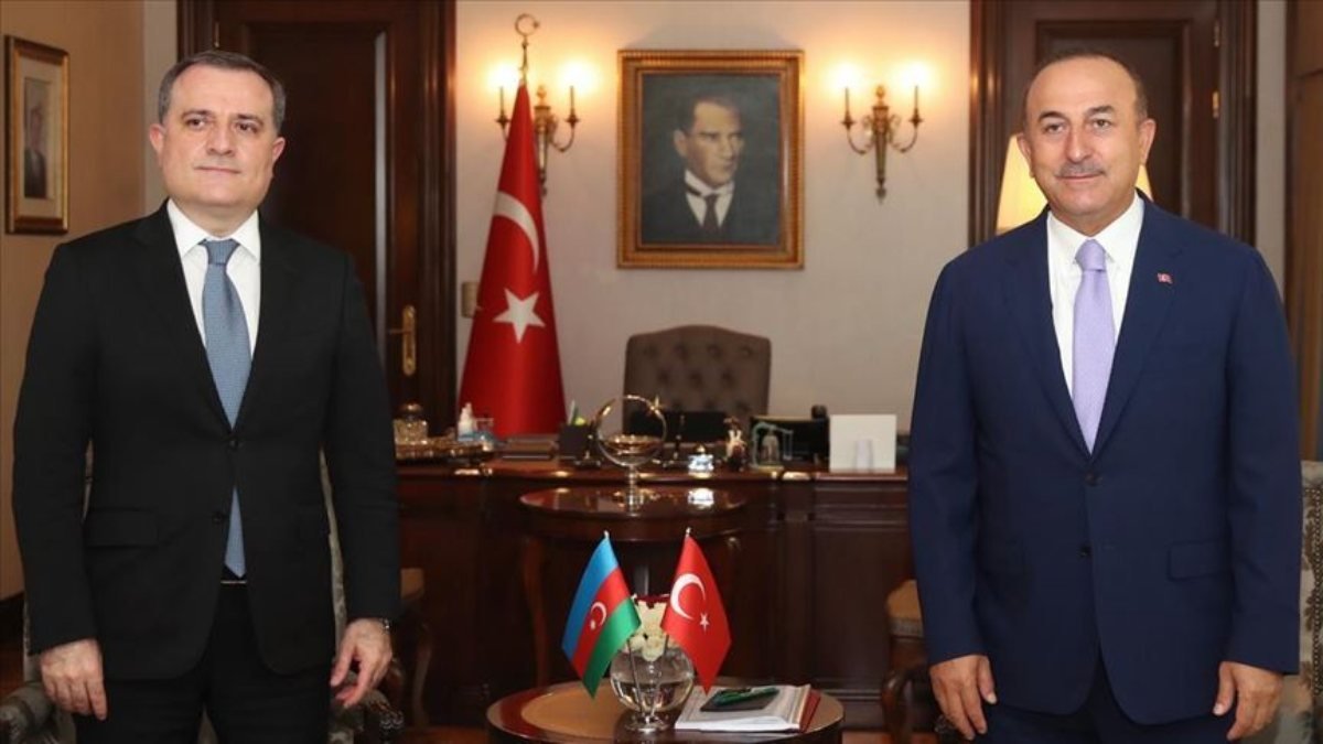 Bakan Mevlüt Çavuşoğlu, Azerbaycanlı mevkidaşı Ceyhun Bayramov’la telefonla görüştü