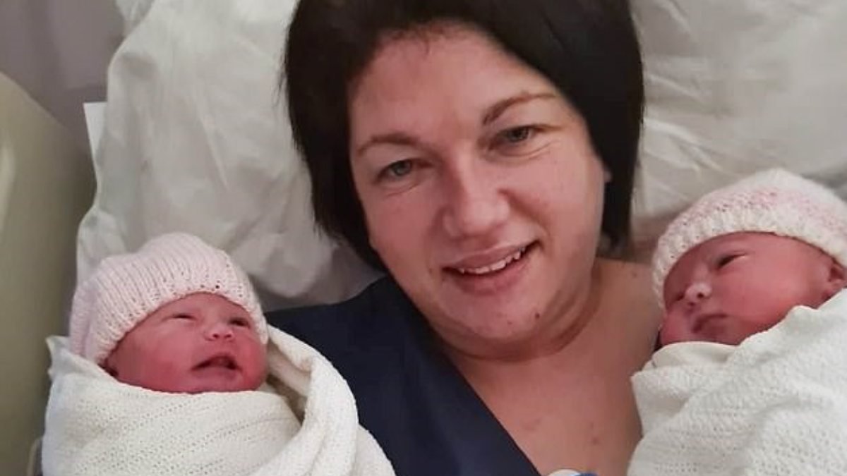 İngiltere'de hamileyken koronavirüse yakalanan kadın ikiz doğurdu
