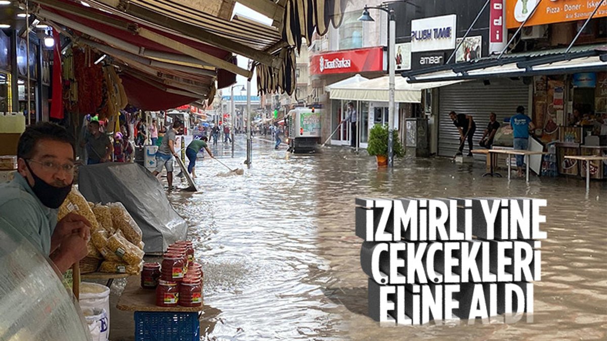 İzmir'de sağanak nedeniyle cadde ve sokaklar göle döndü