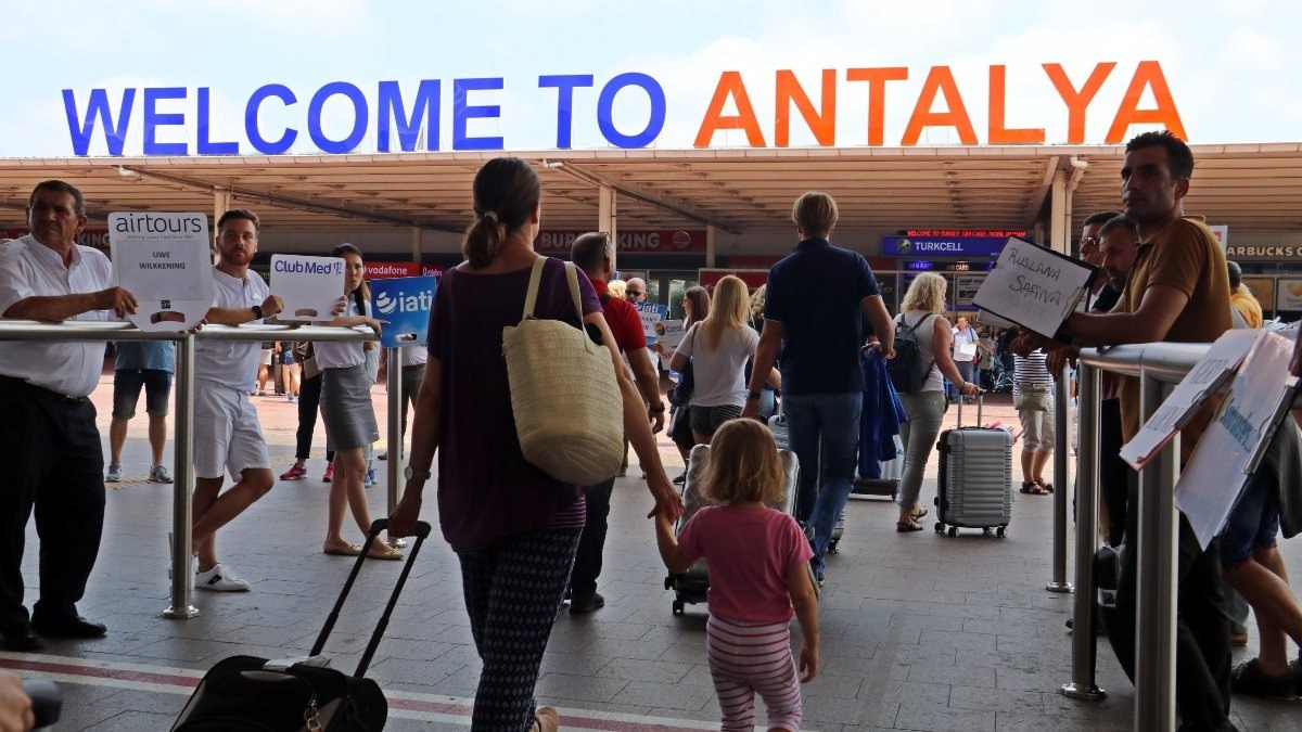 Antalya, yarın 3 milyon turist rakamına ulaşacak