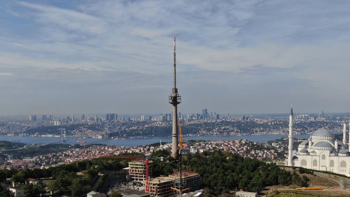 Çamlıca'nın 40 yıllık verici kulesinin söküm çalışmaları başladı