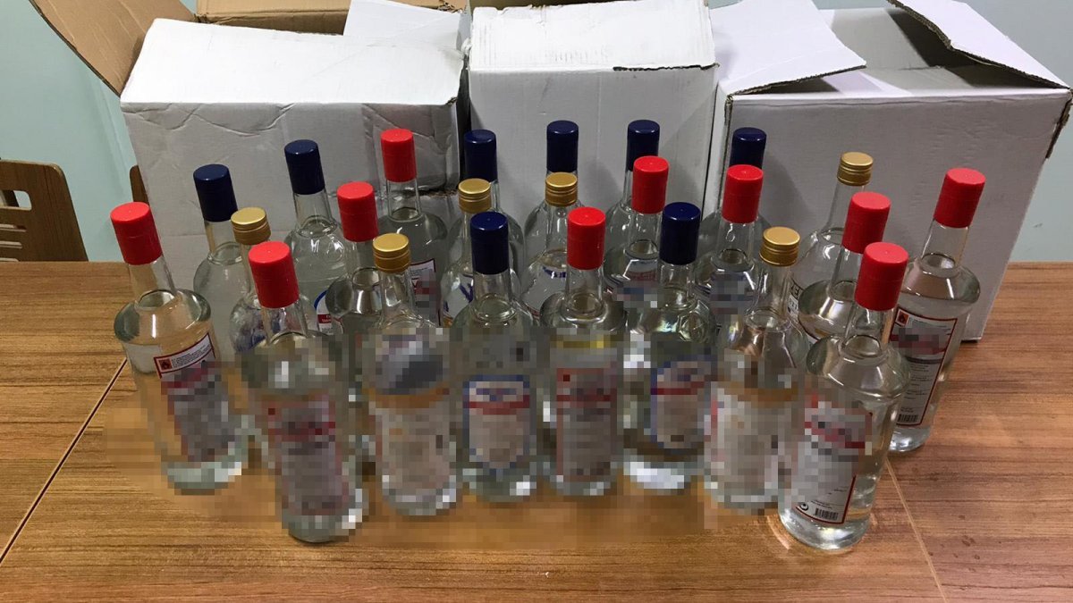 Tuzla'da tekel bayiye baskın: 811 litre etil alkol ele geçirildi