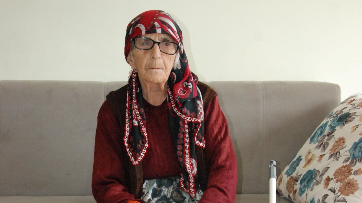 Bartın'da 95 yaşındaki Fatma Nine, koronavirüsü yendi