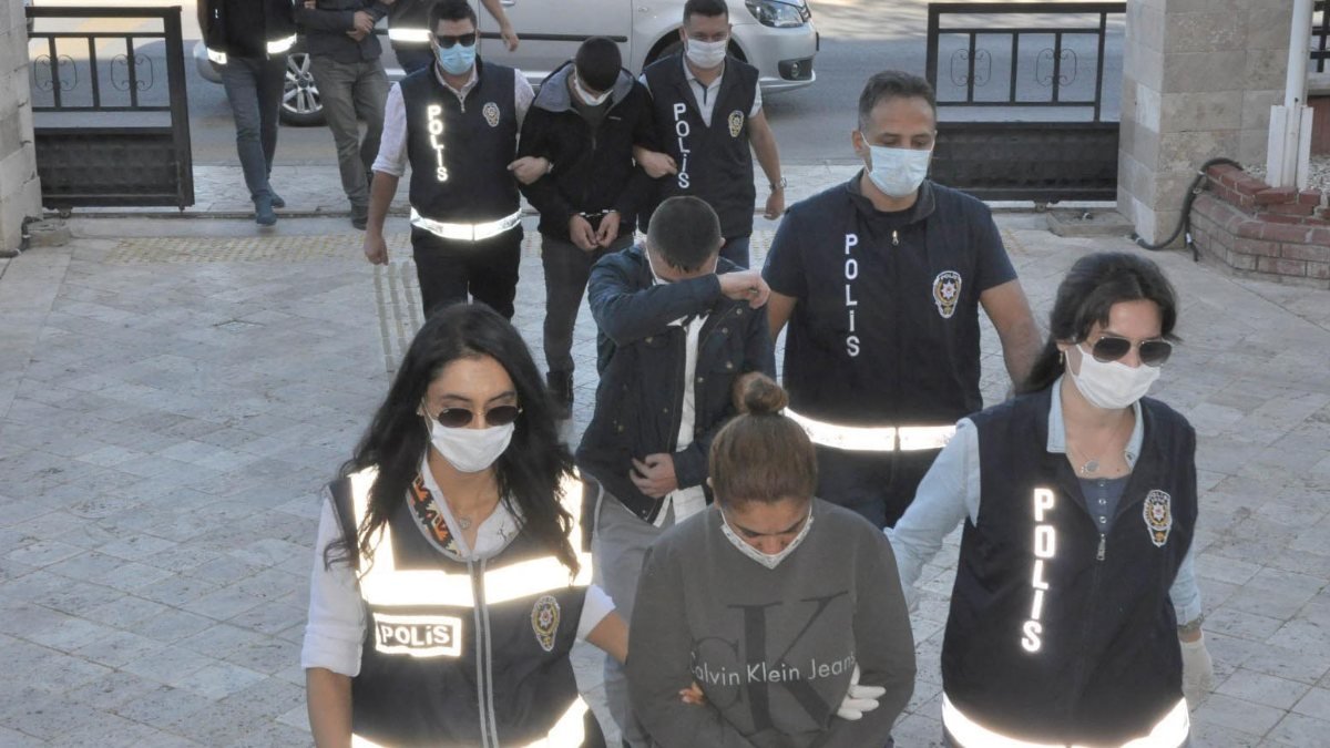 Aydın'da tapu dolandırıcılığı yapan 5 çete üyesi tutuklandı