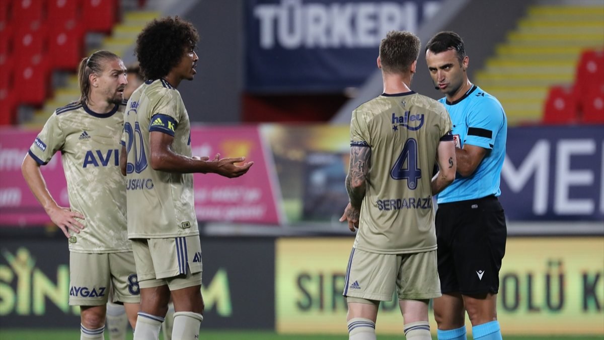 Serdar Aziz: Hakem maçın berabere bitmesi için uğraştı