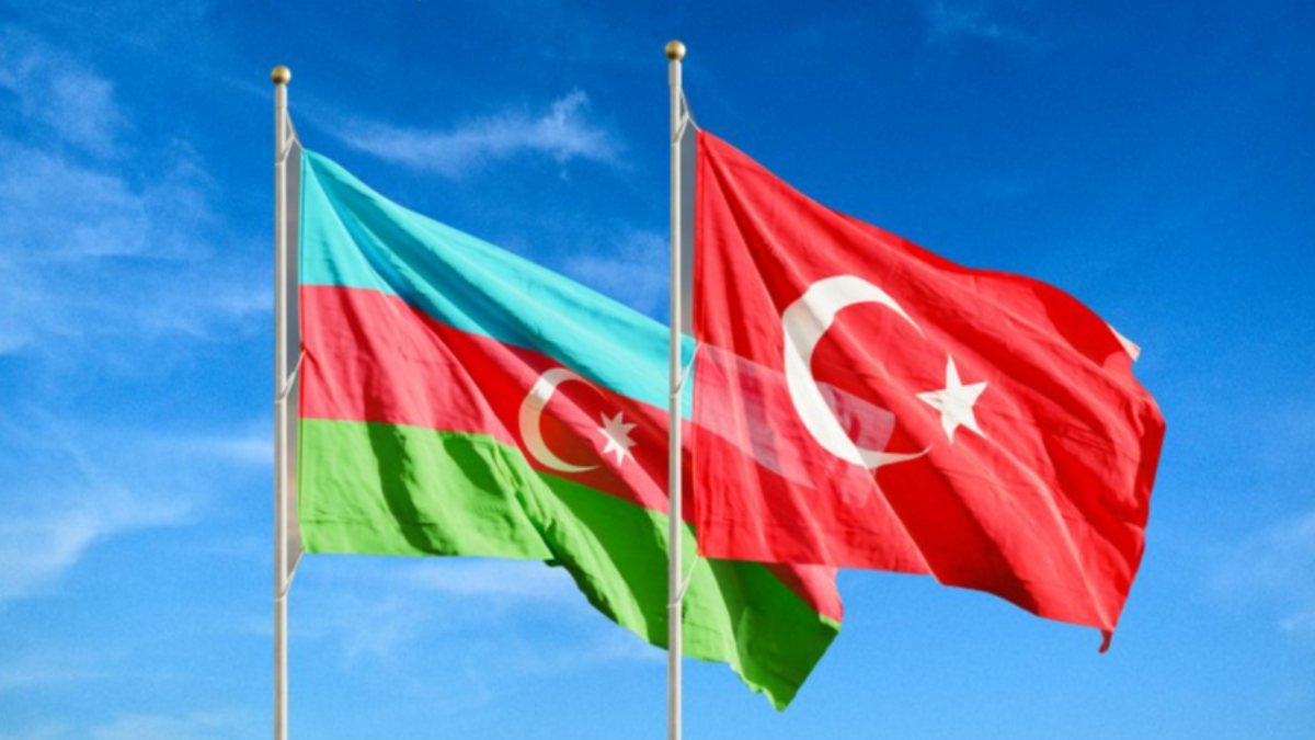 İletişim Başkanı Fahrettin Altun 'Azerbaycan Bağımsızlık Günü'nü kutladı